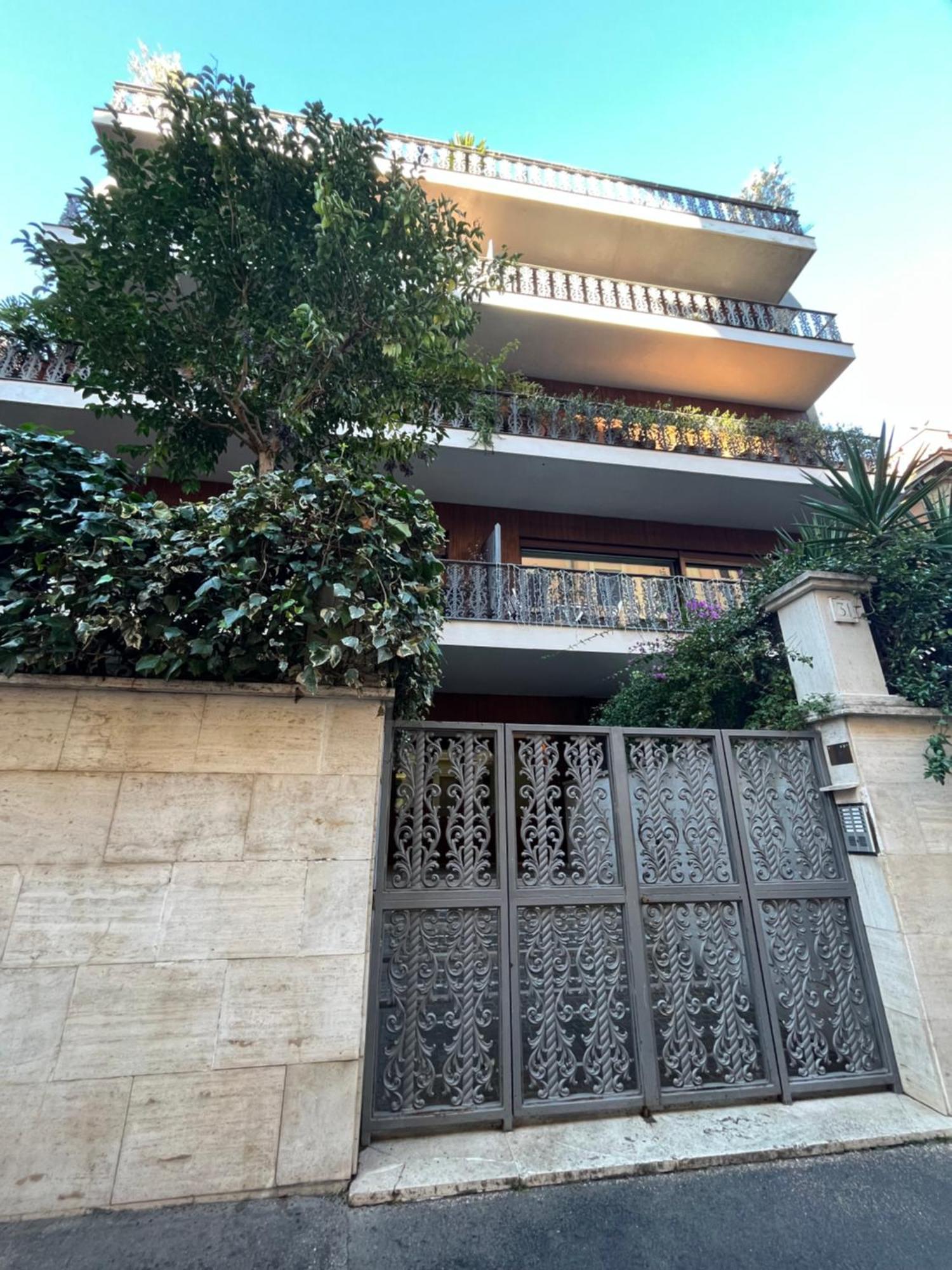 Savoia House, Modern Near Borghese Lägenhet